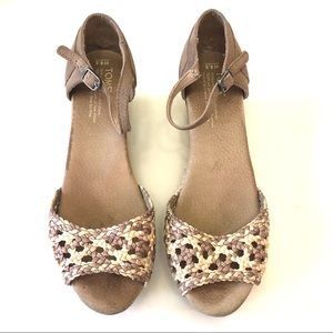 Toms Wedge Sandals Taupe and Cream Size 8.5